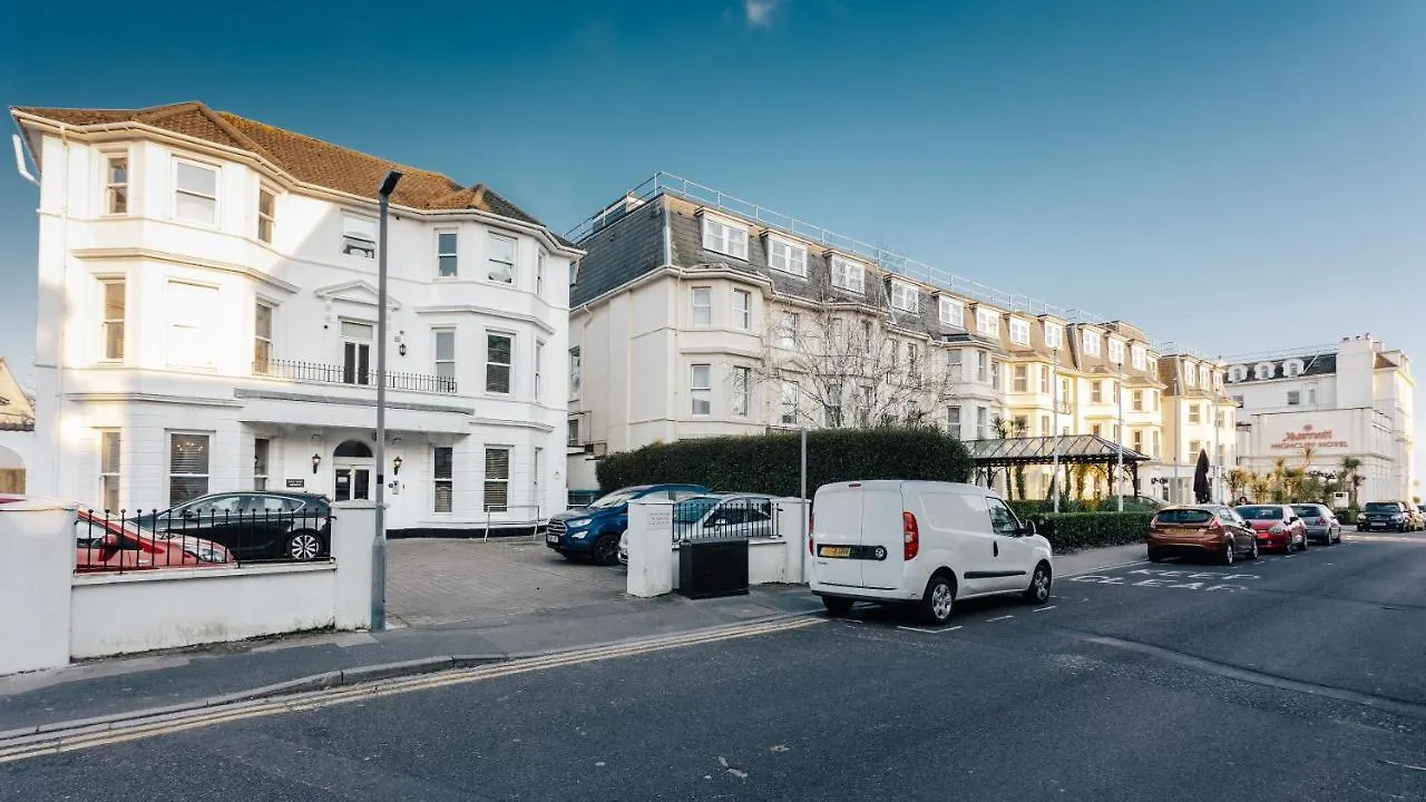 Spacious 2 Bedroom Flat Near Beach And Town Centre Bournemouth
