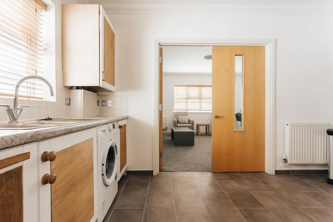 Spacious 2 Bedroom Flat Near Beach And Town Centre Bournemouth Apartment